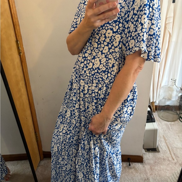 Zara Blue and White Floral Tiered Midi Dress Flutter Sleeve - Picture 8 of 12